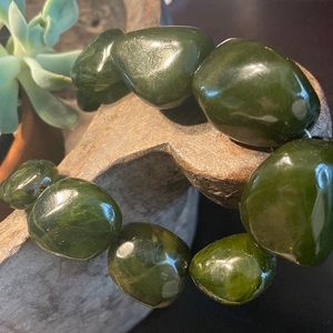 Deep green necklace with extender